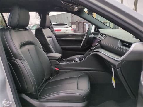 New 2025 Jeep Grand Cherokee L Limited w/ Black Appearance Package image 22