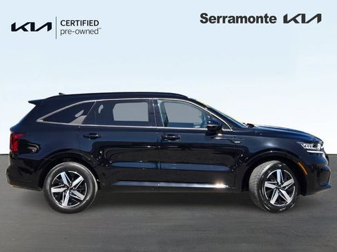 Certified 2023 Kia Sorento EX FWD image 3
