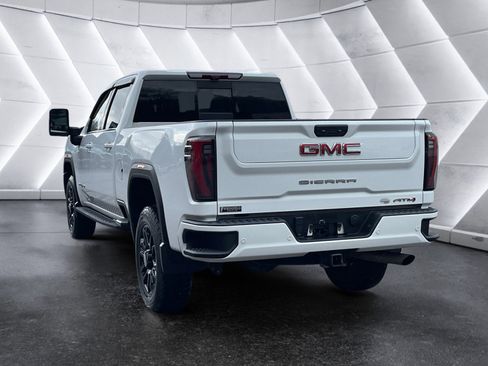 Used 2024 GMC Sierra 2500 AT4 w/ Technology Package AWD/4WD image 4