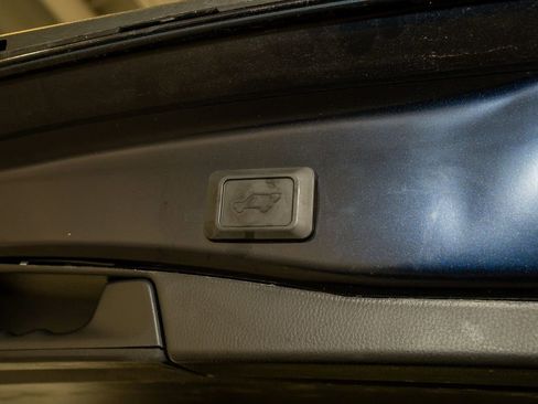 Used 2023 Toyota RAV4 XLE Premium image 6