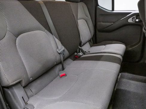 Used 2016 Nissan Frontier SV image 11