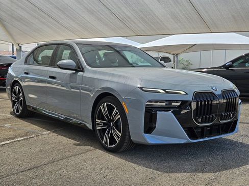 Used 2025 BMW 740i RWD image 7