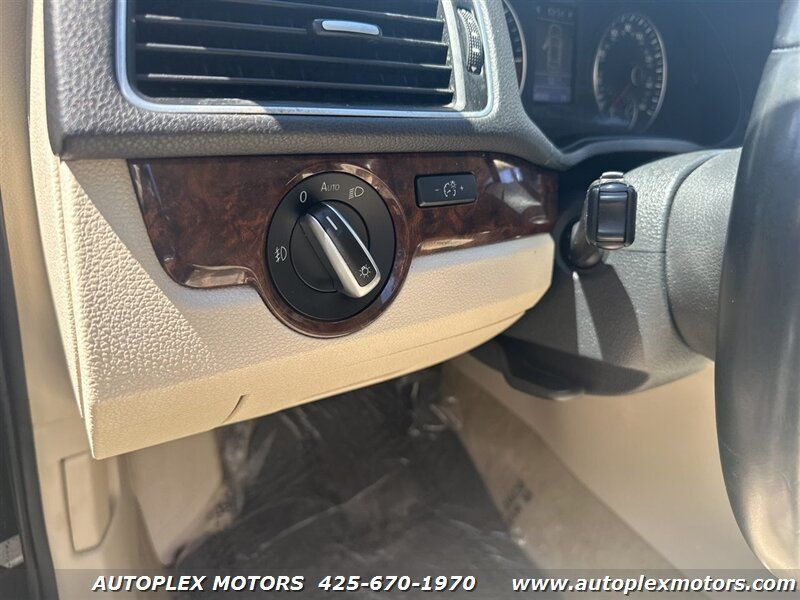 Used 2013 Volkswagen Passat TDI SEL Premium FWD image 18
