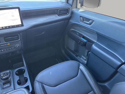 Used 2025 Ford Maverick Lobo image 16