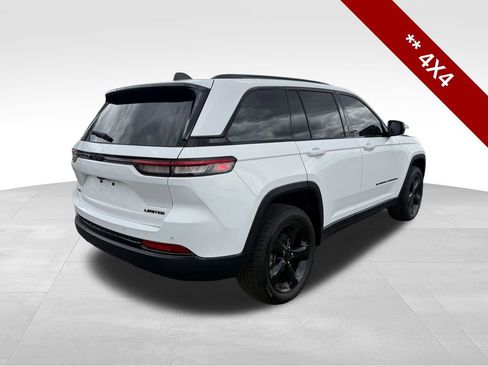 Used 2023 Jeep Grand Cherokee Limited w/ Black Appearance Package AWD/4WD image 7