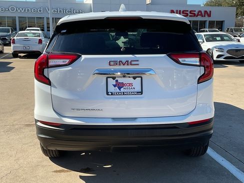 Used 2024 GMC Terrain SLE image 6