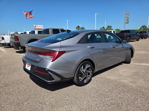 Used 2024 Hyundai Elantra Limited FWD image 7