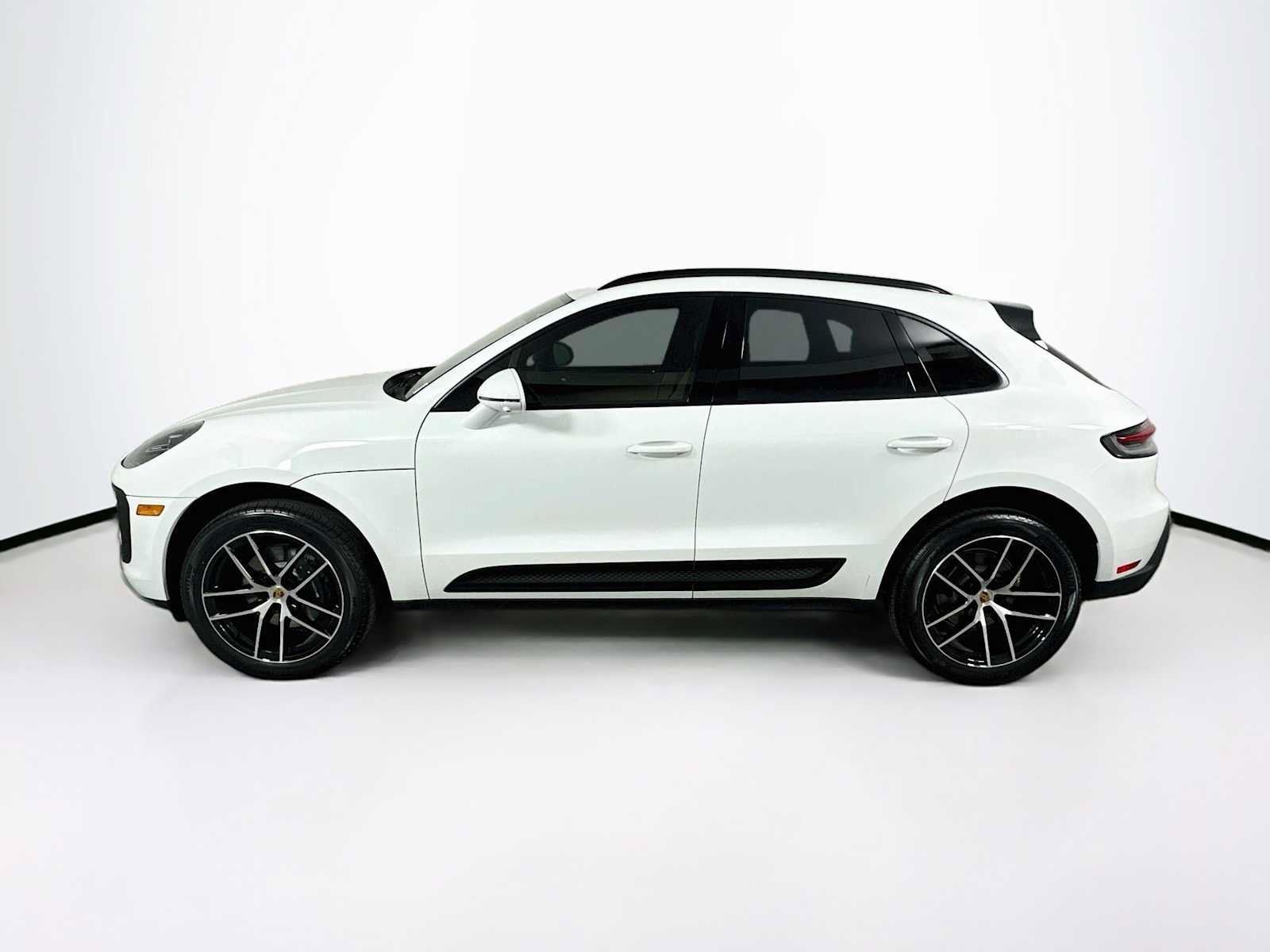 Used 2026 Porsche Macan AWD/4WD image 2
