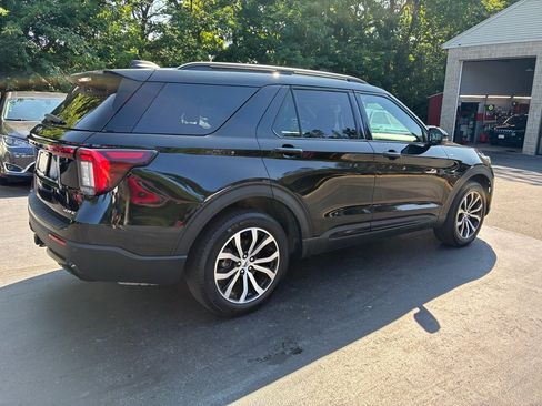Used 2025 Ford Explorer ST-Line AWD/4WD image 8