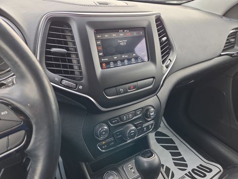 Used 2019 Jeep Cherokee Latitude Plus image 22