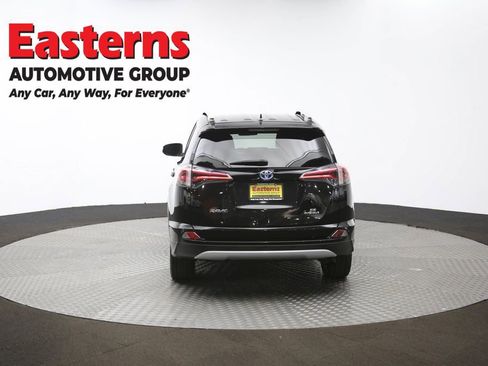 Used 2018 Toyota RAV4 SE image 54