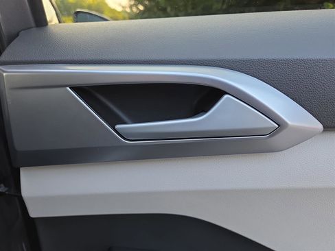 New 2025 Volkswagen Taos SE image 27