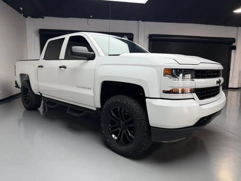 Used 2018 Chevrolet Silverado 1500 Custom w/ Custom Value Package RWD image 3