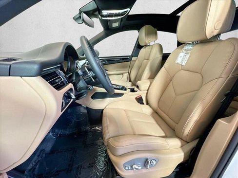 Used 2026 Porsche Macan AWD/4WD image 5