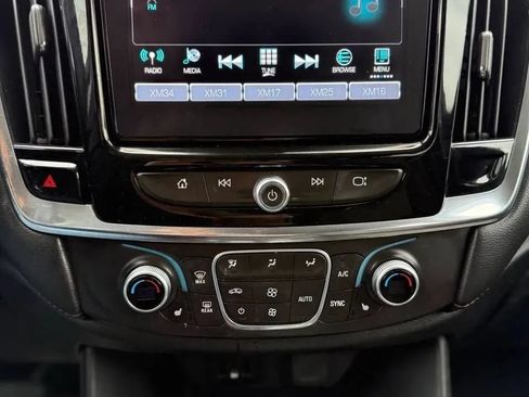 Used 2018 Chevrolet Traverse LT AWD/4WD image 19
