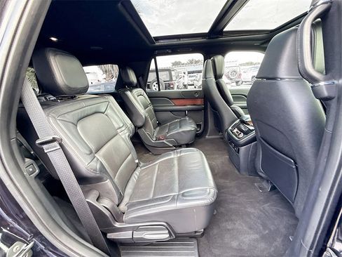 Used 2021 Lincoln Navigator Reserve image 32