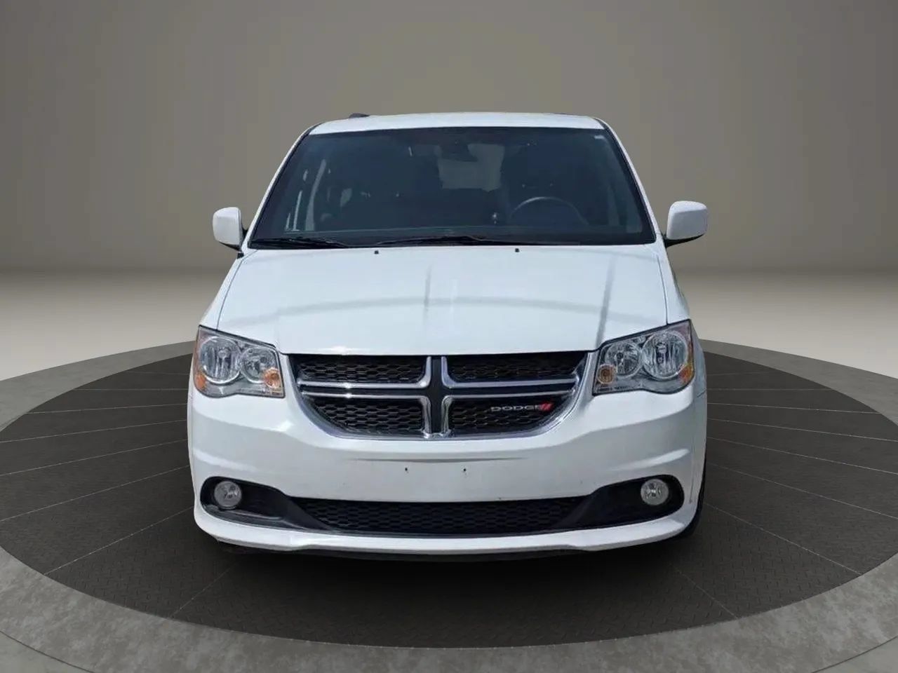 Used 2019 Dodge Grand Caravan SXT FWD image 2