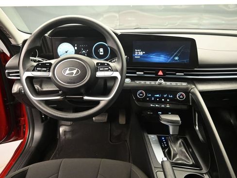 Used 2024 Hyundai Elantra SEL FWD image 11