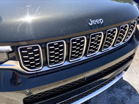 Used 2022 Jeep Grand Cherokee L Summit w/ Luxury Tech Group V image 27