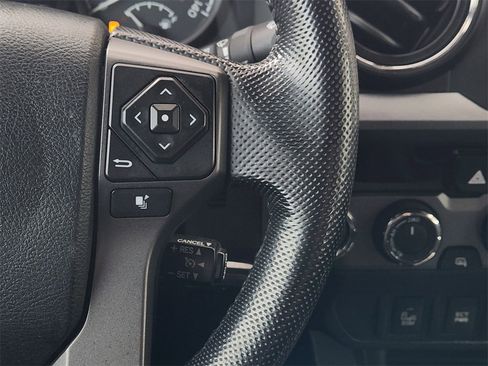 Used 2016 Toyota Tacoma SR image 31