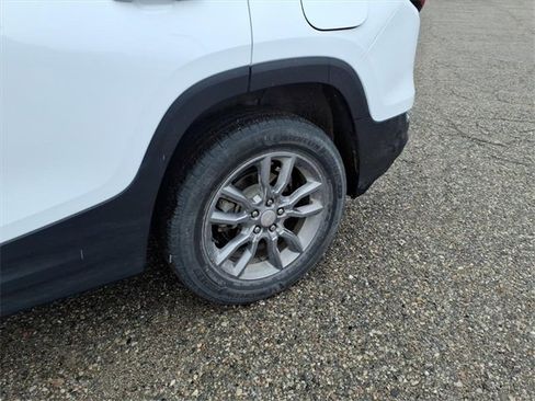 Used 2024 GMC Terrain SLT image 4