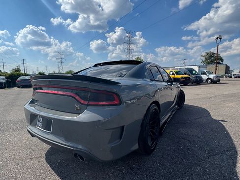 Used 2019 Dodge Charger Scat Pack RWD image 7