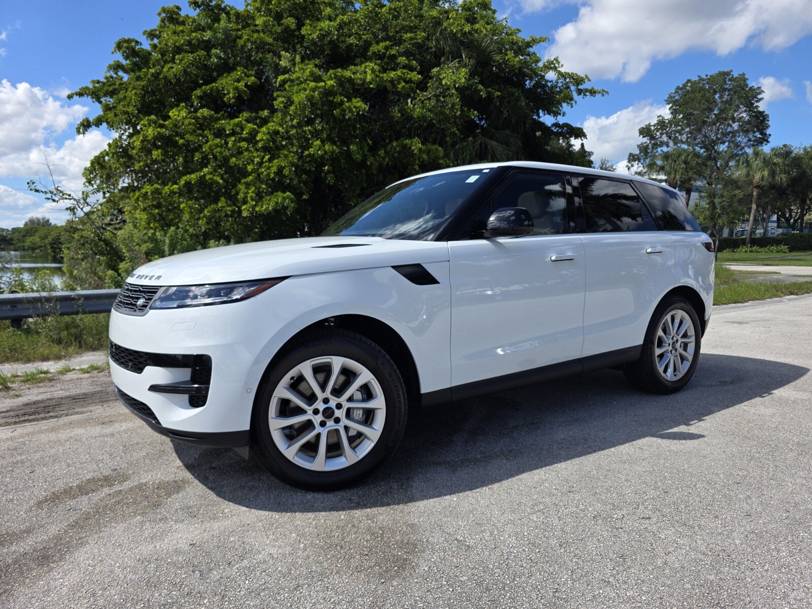 New 2027 Land Rover Range Rover Sport SE AWD/4WD image 1