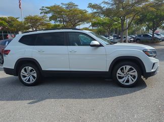 Used 2023 Volkswagen Atlas SE w/ Panoramic Sunroof Package video 4