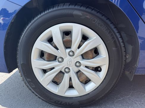 Used 2022 Hyundai Accent SE w/ Cargo Package FWD image 18