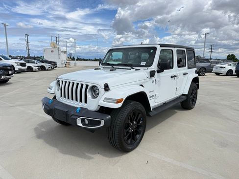 Used 2023 Jeep Wrangler Unlimited Sahara w/ Cold Weather Group AWD/4WD image 1