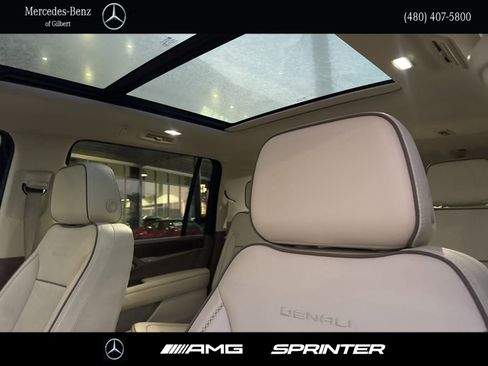 Used 2021 GMC Yukon XL Denali w/ Denali Premium Package image 17