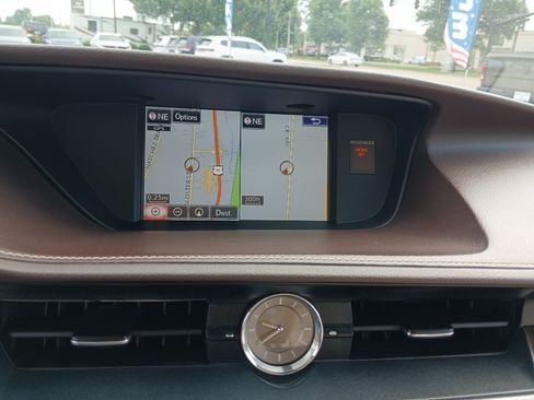 Used 2016 Lexus ES 350 w/ Luxury Package w/Wood Trim FWD image 15