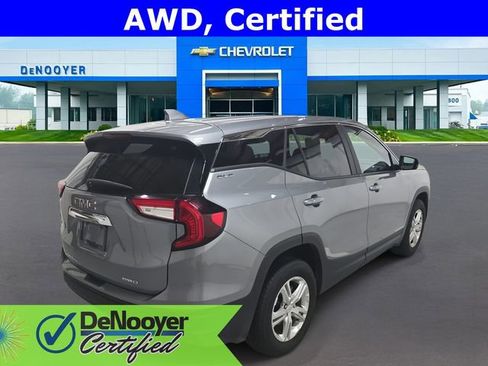 Used 2024 GMC Terrain SLE image 5