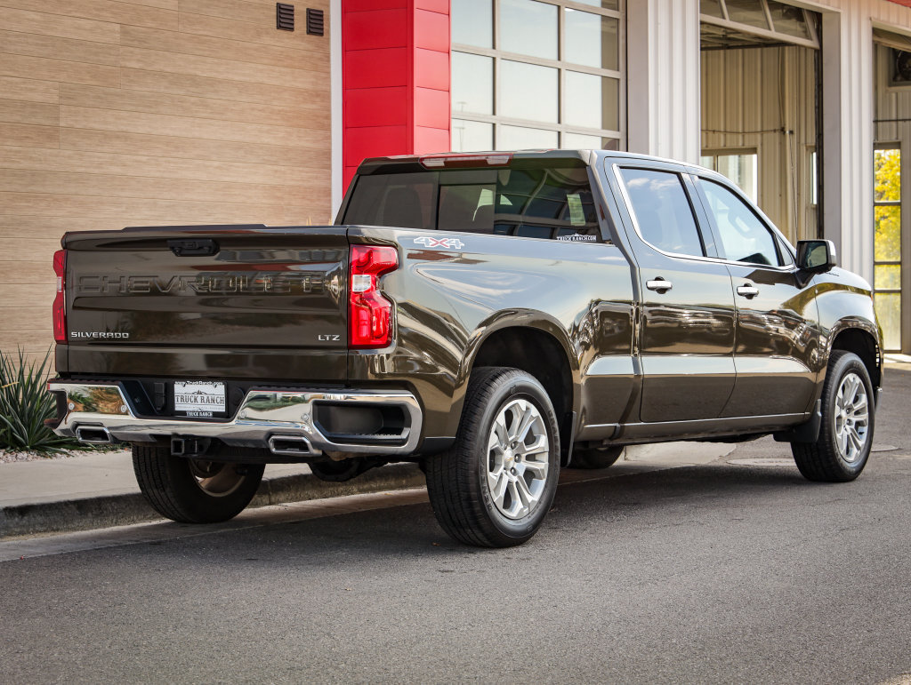 Used 2023 Chevrolet Silverado 1500 LTZ w/ LTZ Premium Package AWD/4WD image 3