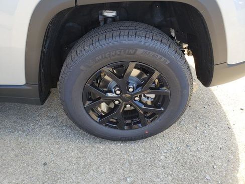 New 2025 Jeep Grand Cherokee Altitude image 24