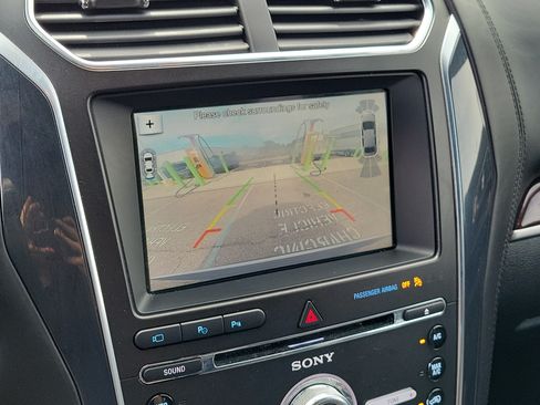Used 2018 Ford Explorer Platinum AWD/4WD image 27