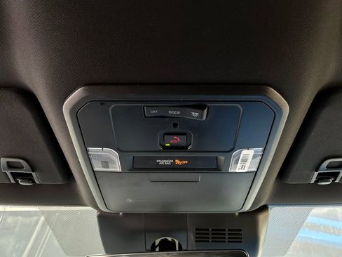 Used 2025 Toyota Tacoma TRD Off-Road image 15