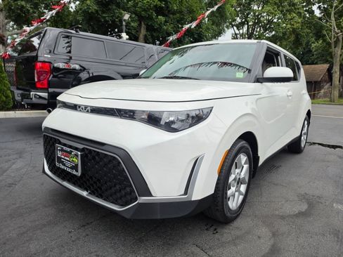 Used 2023 Kia Soul LX w/ LX Technology Package FWD image 1