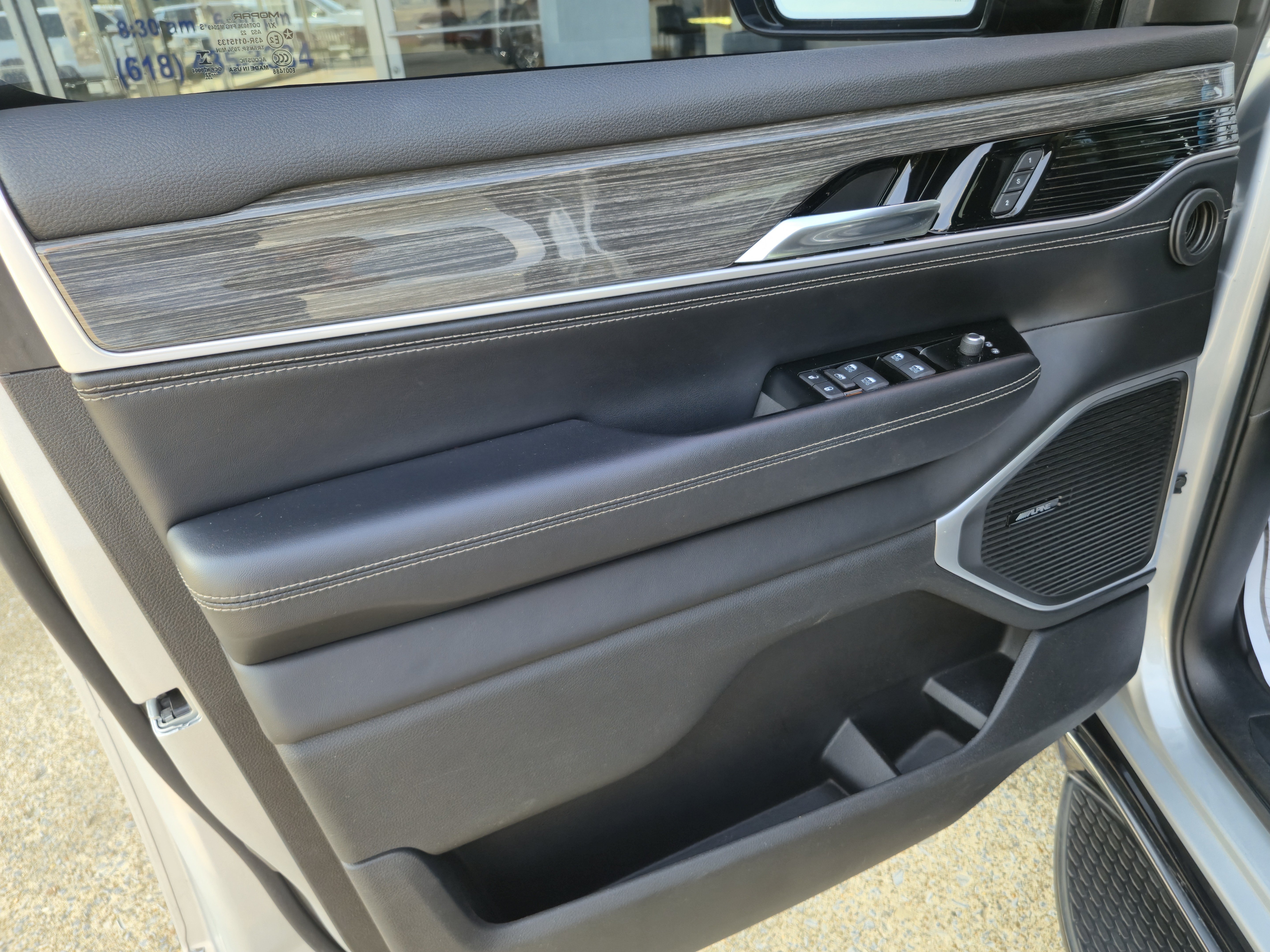 Used 2022 Jeep Wagoneer Series II AWD/4WD image 20
