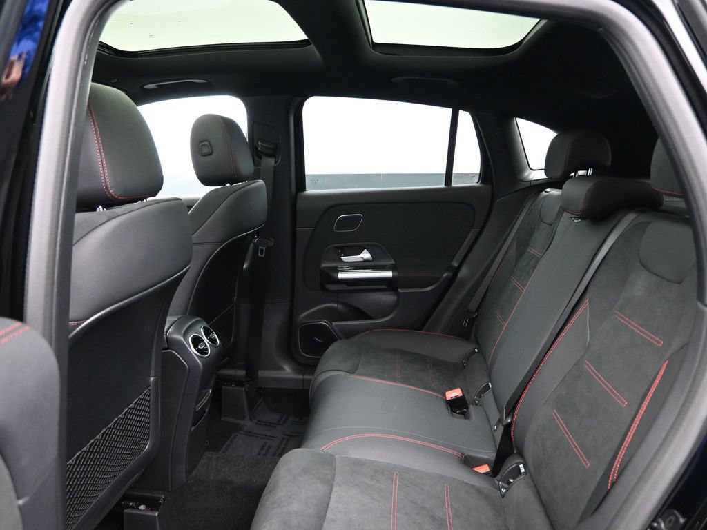 Used 2025 Mercedes-Benz GLA 250 4MATIC image 34