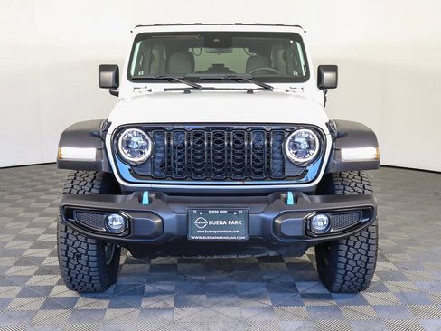 Used 2024 Jeep Wrangler Unlimited image 2