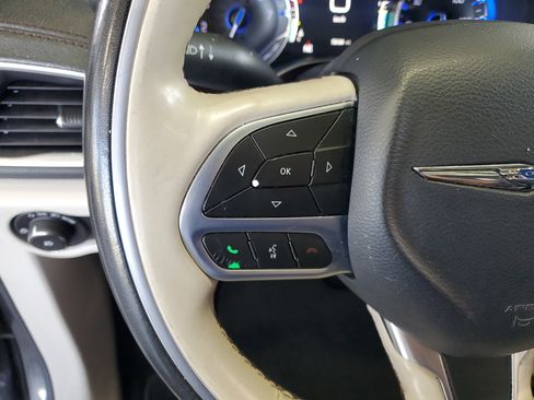 Used 2020 Chrysler Pacifica Limited w/ Advanced Safetytec Group FWD image 24
