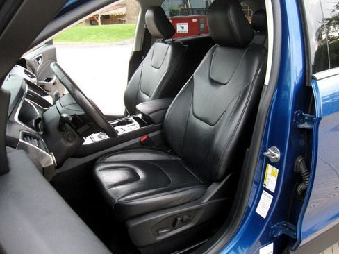 Used 2020 Ford Edge Titanium AWD/4WD image 18