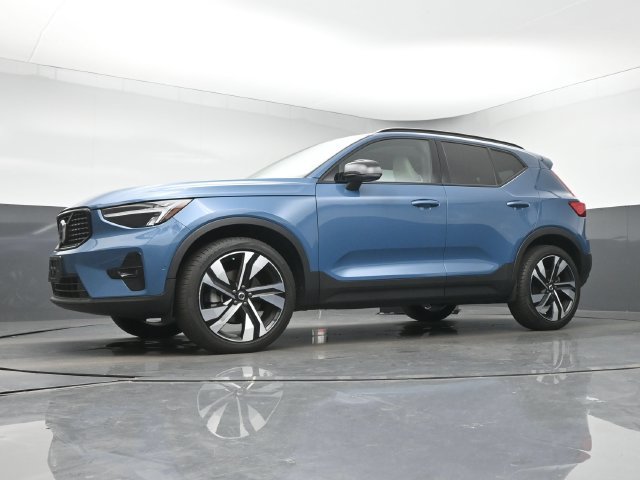 Used 2024 Volvo XC40 B5 Plus w/ Climate Package AWD/4WD image 13