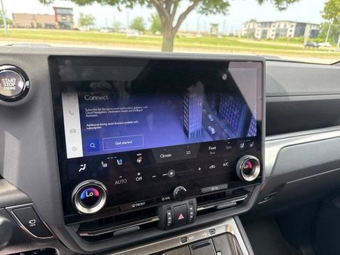 Used 2024 Lexus GX 550 w/ Accessory Package (2T) AWD/4WD image 35