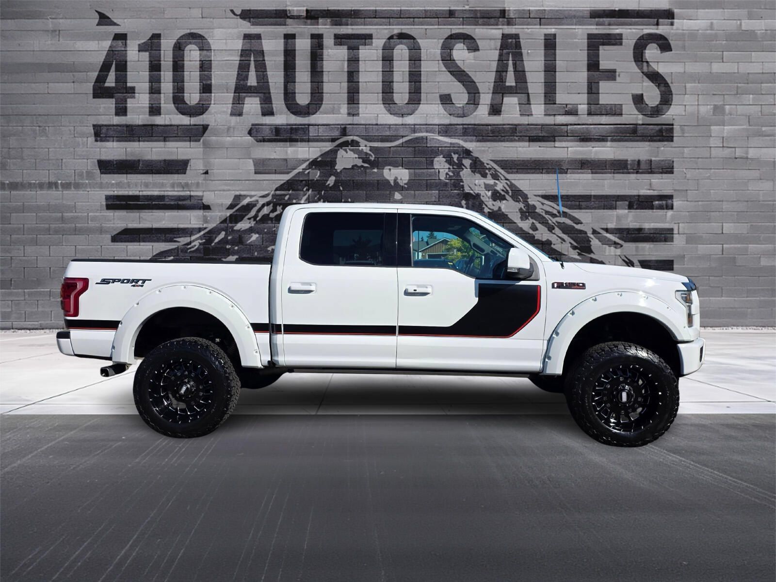 Used 2016 Ford F150 Lariat w/ Equipment Group 502A Luxury AWD/4WD image 2
