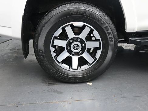 Used 2022 Toyota 4Runner TRD Off-Road Premium image 10