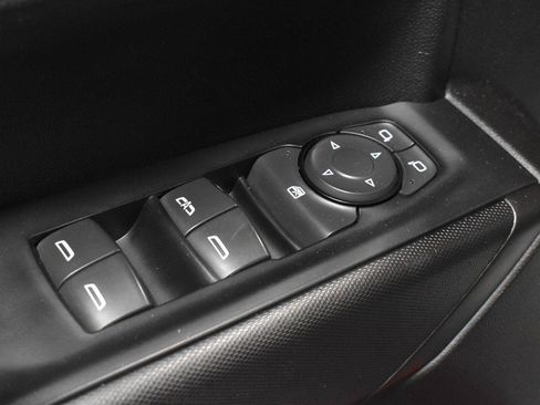 Used 2019 Chevrolet Silverado 1500 Custom w/ Custom Value Package AWD/4WD image 9