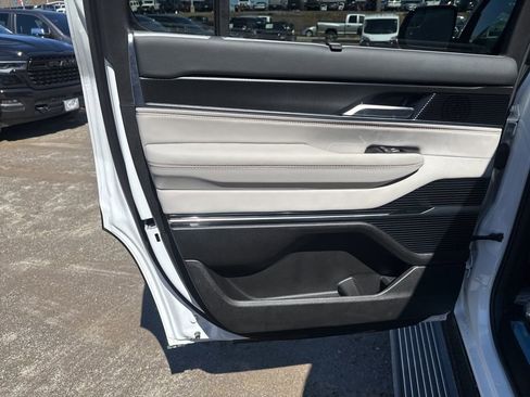 New 2026 Jeep Grand Wagoneer Summit image 29