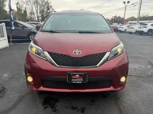 Used 2015 Toyota Sienna SE Premium image 4